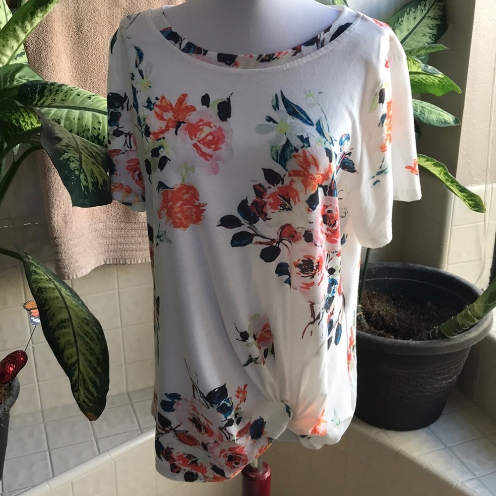Leo Rosi floral twist-hem top in longer length